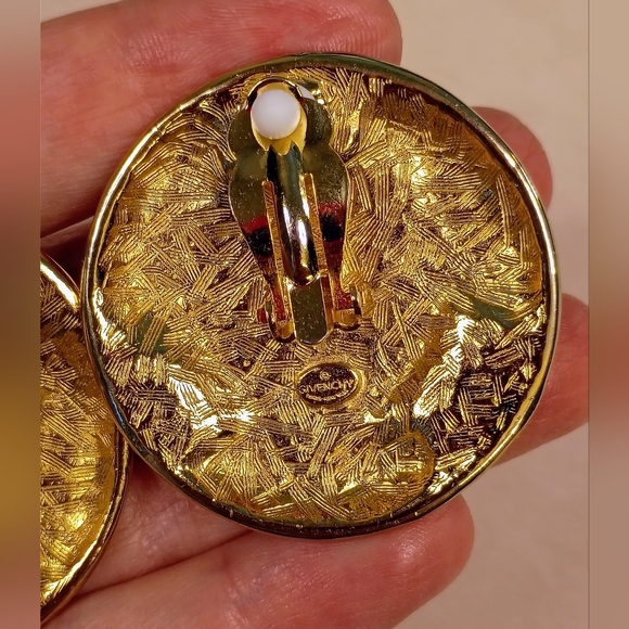 SOLD: Givenchy Vintage XL JUMBOS Clip-on Earrings - Picture 12 of 16